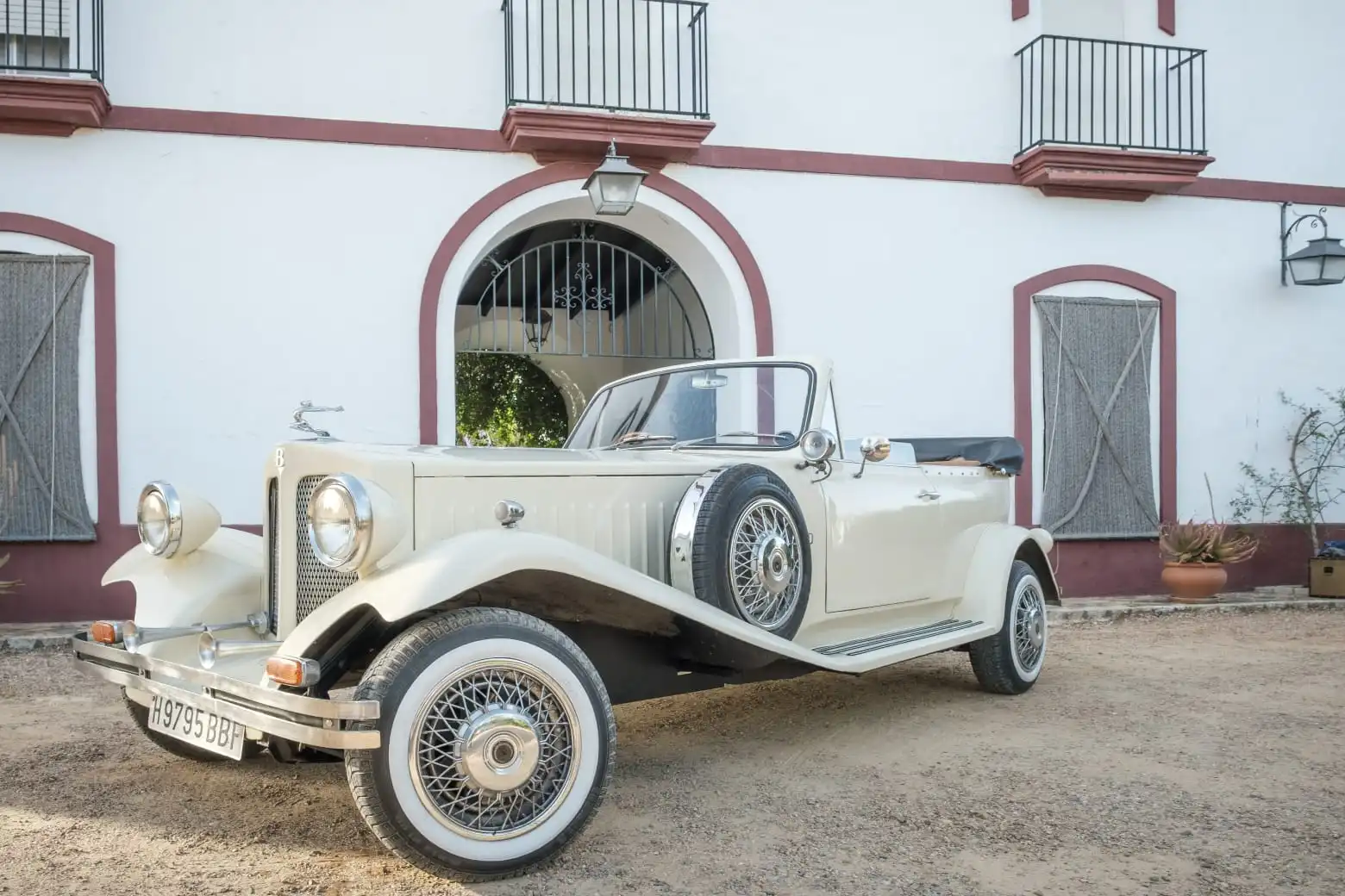 Beauford - Coche Clásico para Bodas Sevilla Años 80 (réplica de 1930) - Coche clásico para alquiler en bodas Sevilla - Imagen 2 de 6