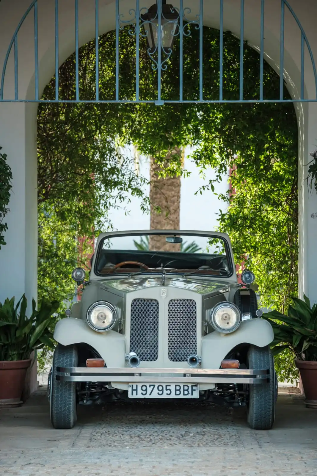 Alquiler coche clásico Beauford Sevilla - HispalClasicos | Vehículo de época para bodas Sevilla, coche clásico bodas Andalucía