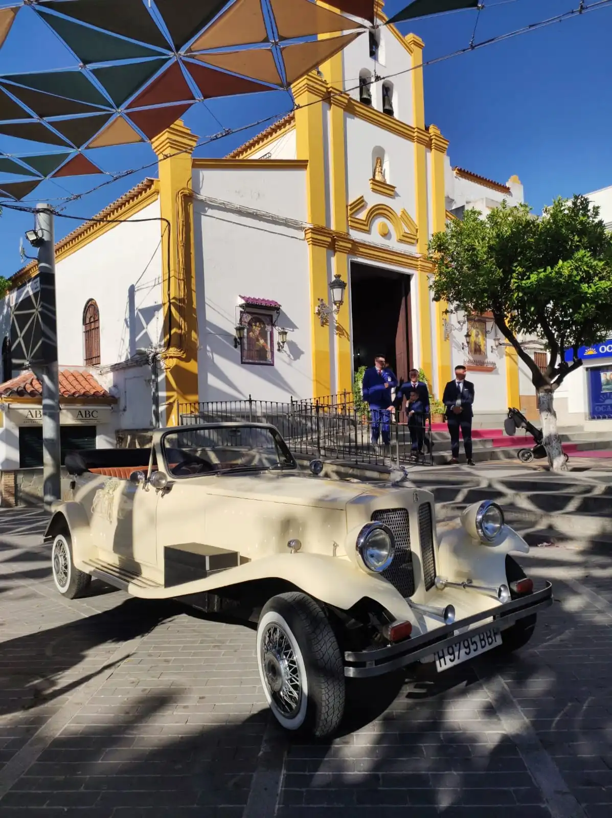 Beauford - Coche Clásico para Bodas Sevilla Años 80 (réplica de 1930) - Coche clásico para alquiler en bodas Sevilla - Imagen 4 de 6