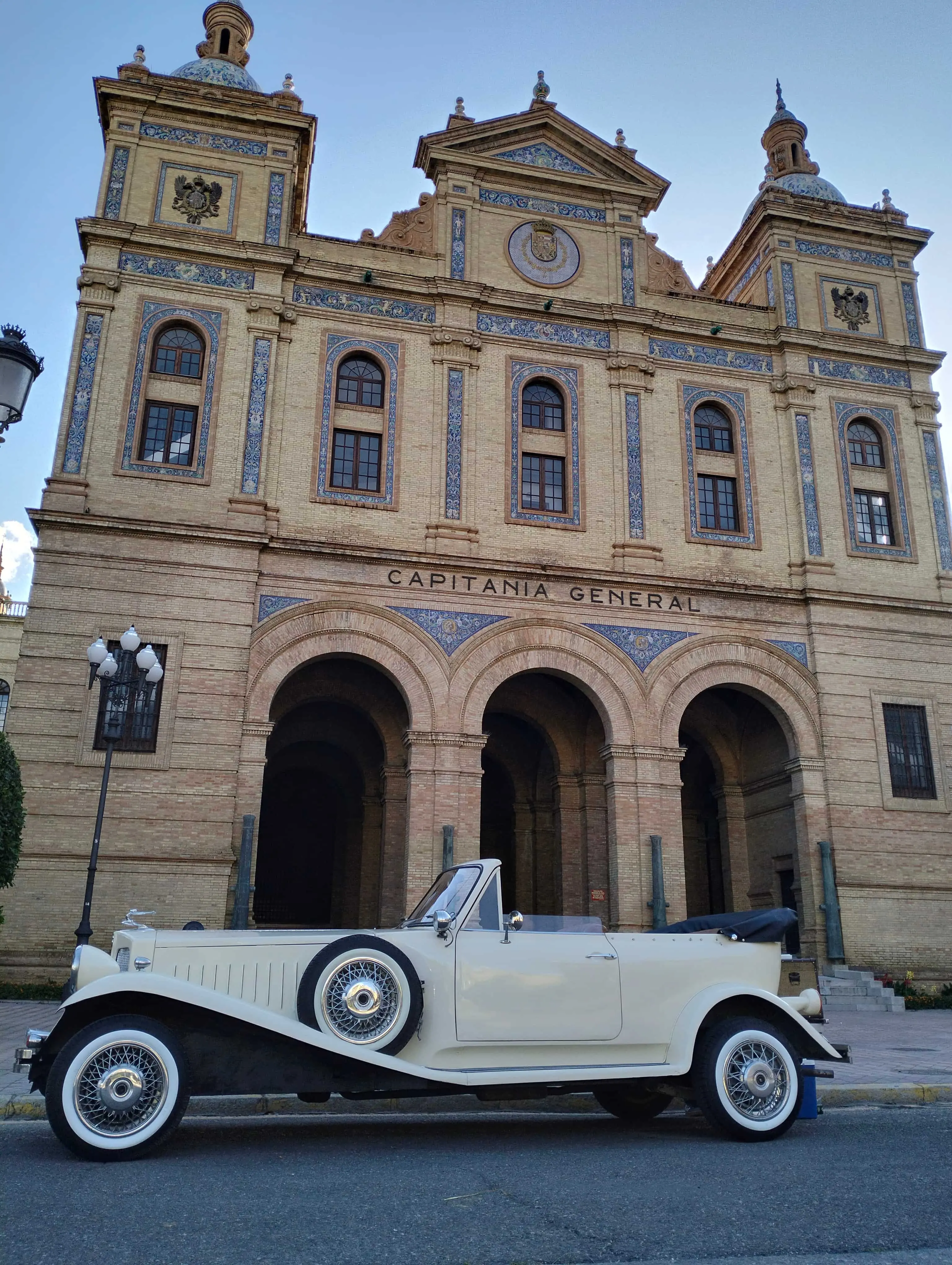 Beauford - Coche Clásico para Bodas Sevilla Años 80 (réplica de 1930) - Coche clásico para alquiler en bodas Sevilla - Imagen 6 de 6