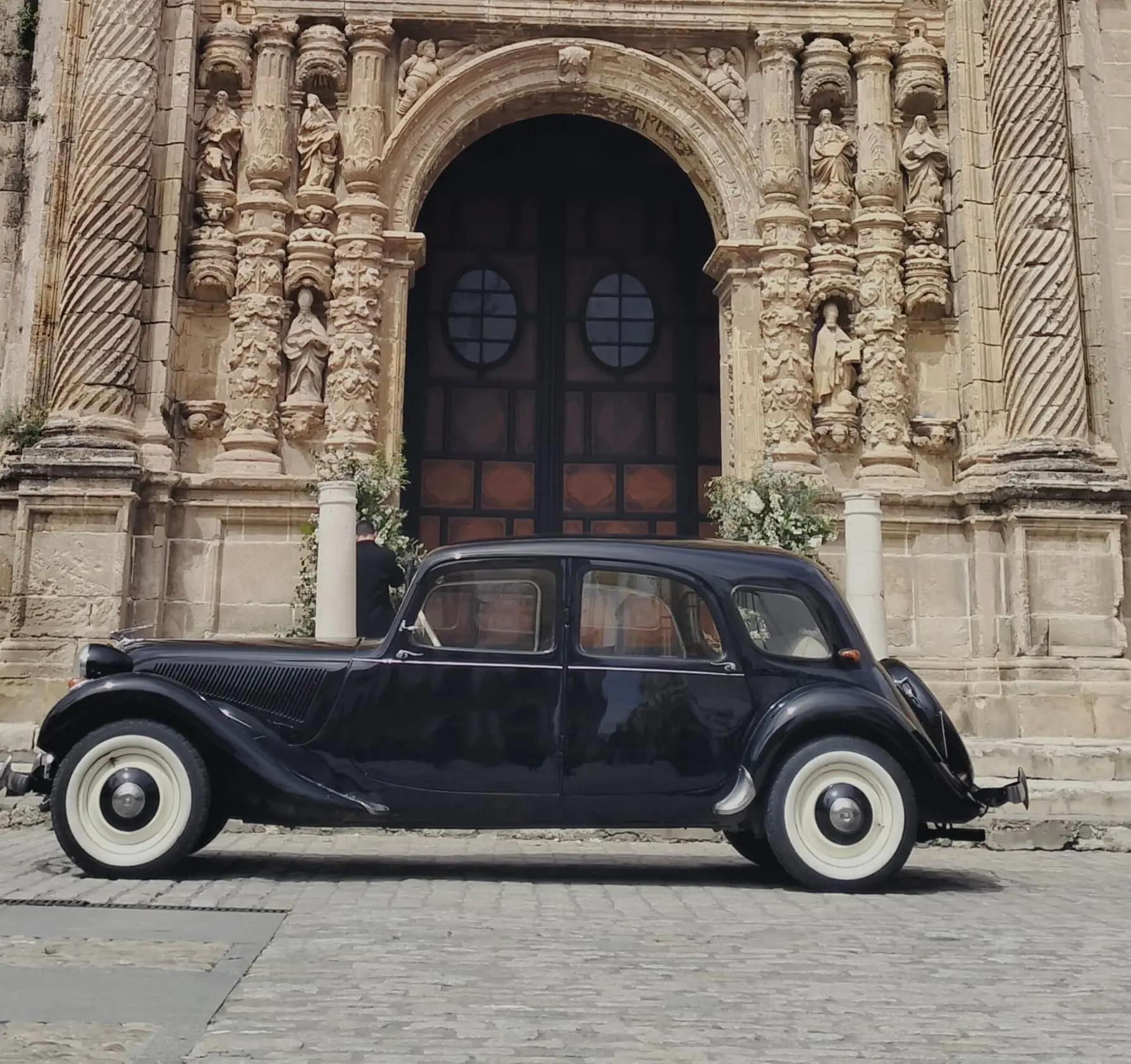 Citroën 11B Ligero - Vehículo Época Sevilla 1955 - Coche clásico para alquiler en bodas Sevilla - Imagen 6 de 7