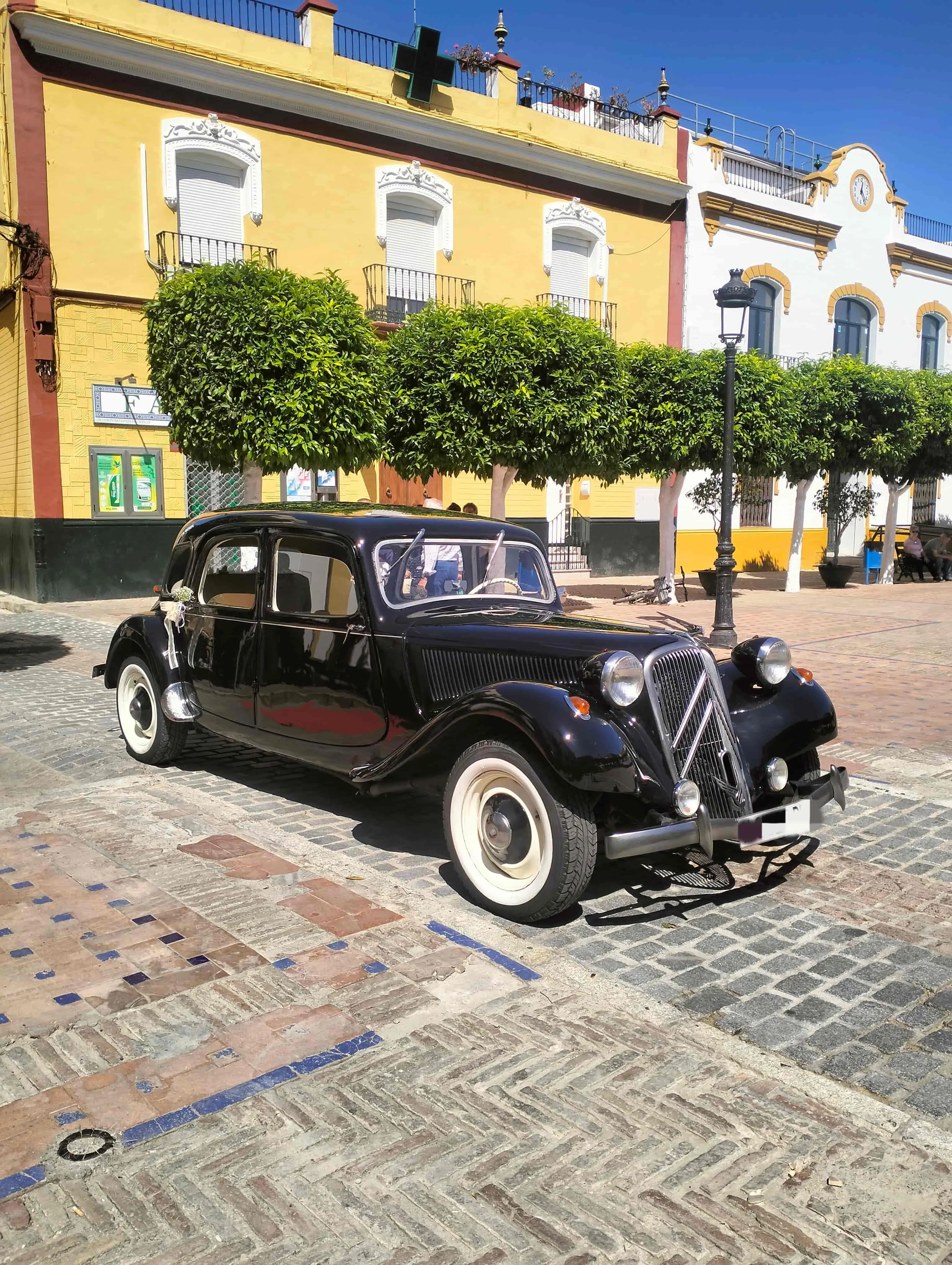Citroën 11B Ligero - Vehículo Época Sevilla 1955 - Coche clásico para alquiler en bodas Sevilla - Imagen 7 de 7
