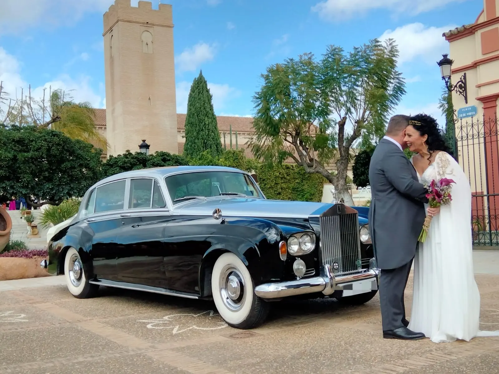 Rolls-Royce Silver Shadow (I) - Alquiler Sevilla 1972 - Coche clásico para alquiler en bodas Sevilla - Imagen 7 de 9